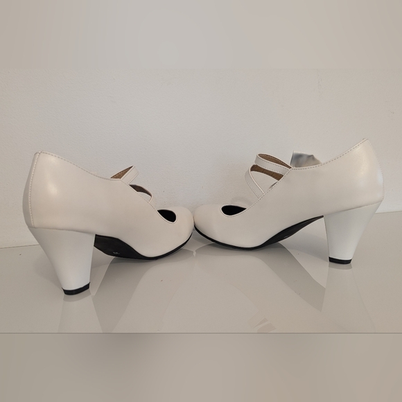 NWOT Mary Jane pumps glossy white 39 - Picture 3 of 4